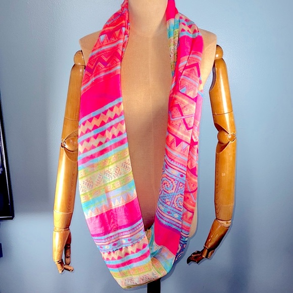 Summer light shawl - Picture 4 of 15